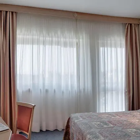Hotel Grand Continental 4*