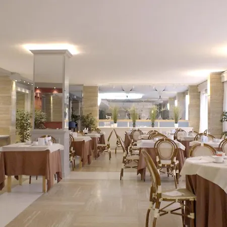 Hotel Grand Continental 4*