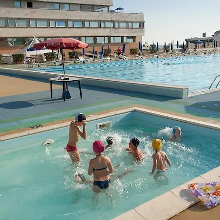 Hotel Grand Continental Tirrenia