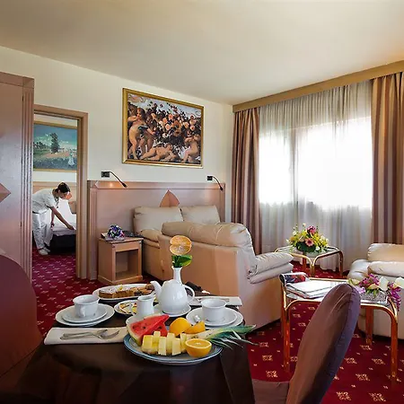Hotel Grand Continental 4*